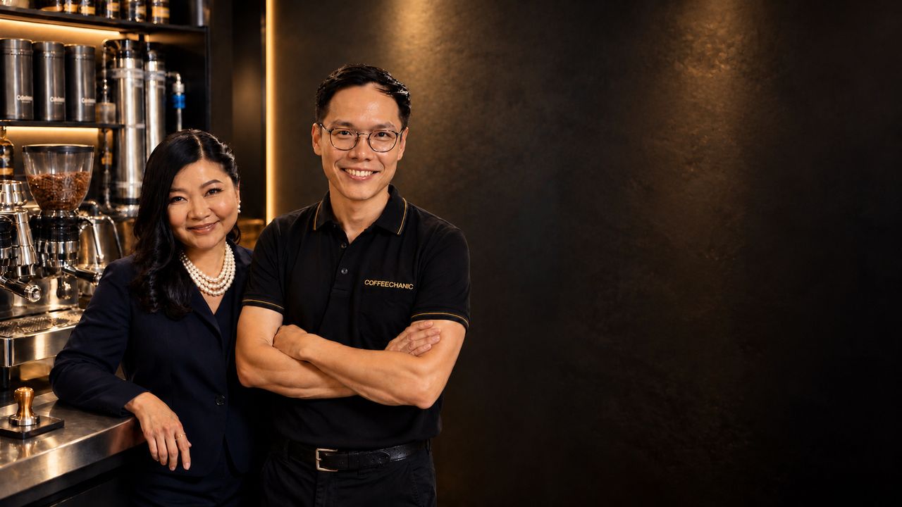 COFFEECHANIC founders Kristina Schelander and Watchanun Tanacharoenwat standing at an espresso bar.